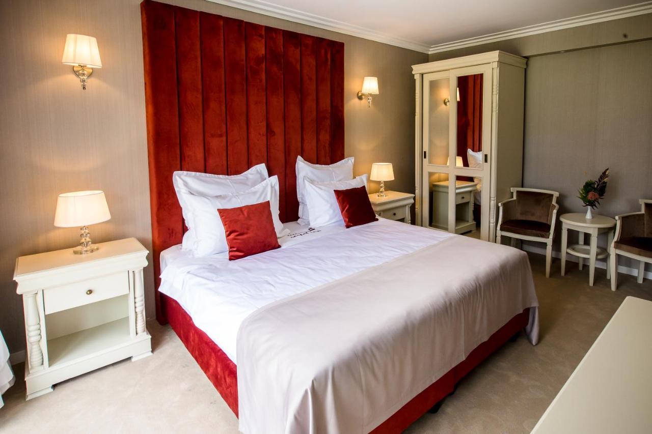 Hotel Carpat Inn Azuga Buitenkant foto