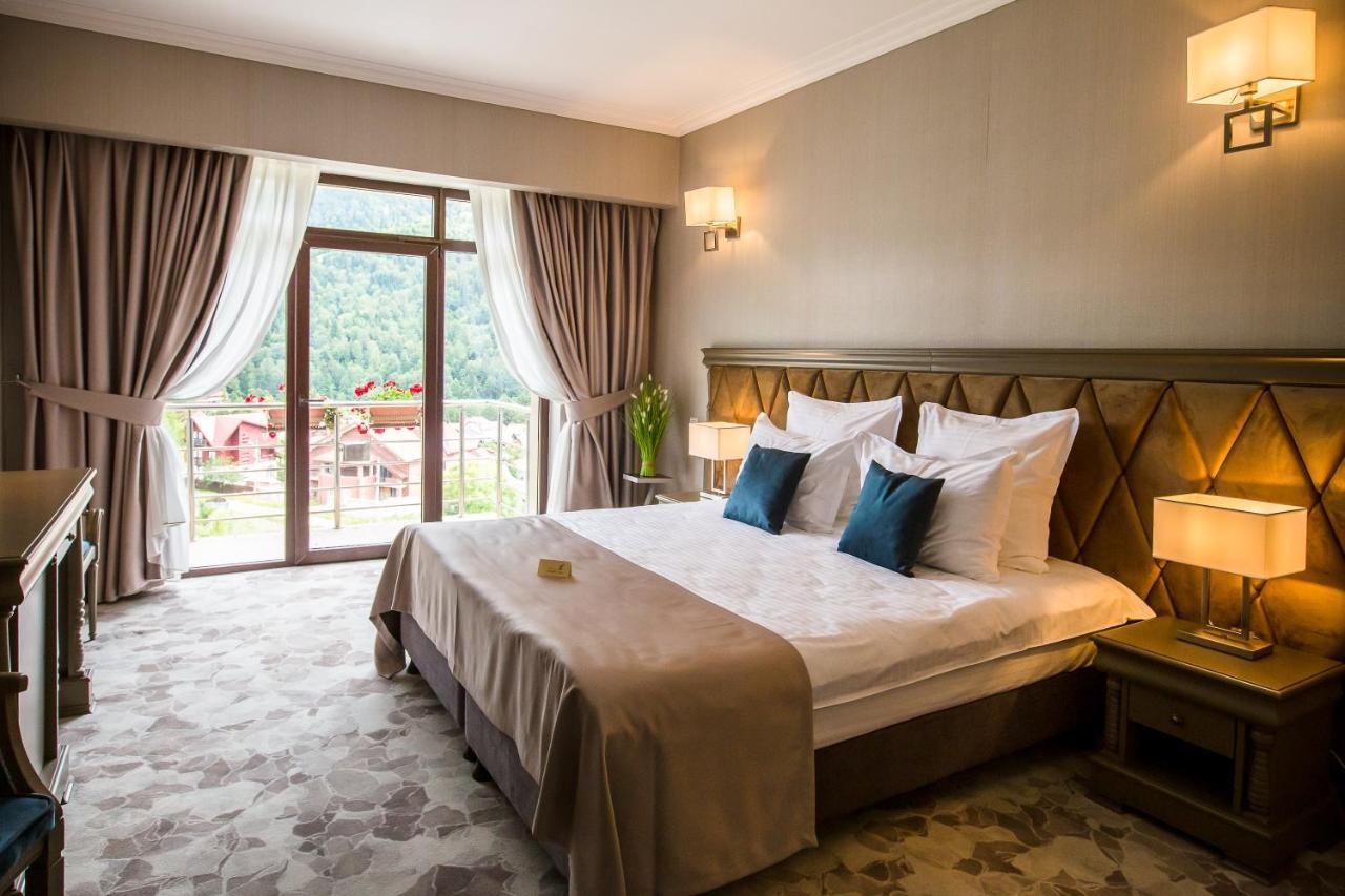 Hotel Carpat Inn Azuga Buitenkant foto