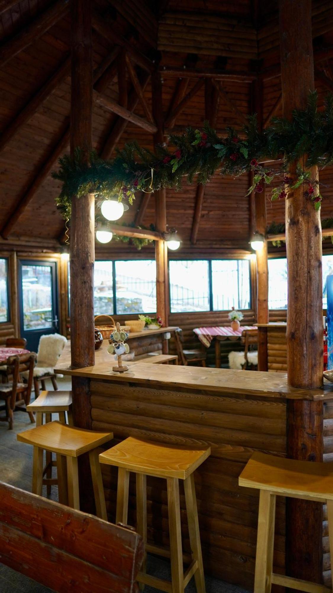 Hotel Carpat Inn Azuga Buitenkant foto