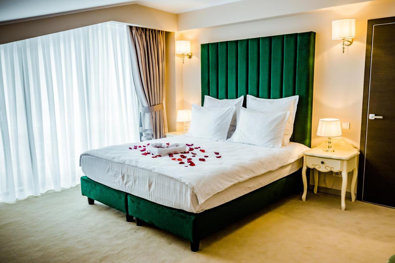 Hotel Carpat Inn Azuga Buitenkant foto